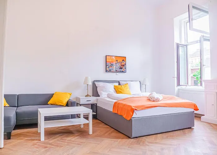 Cozy 2br With Tv & Netflix, Steps From Akh *