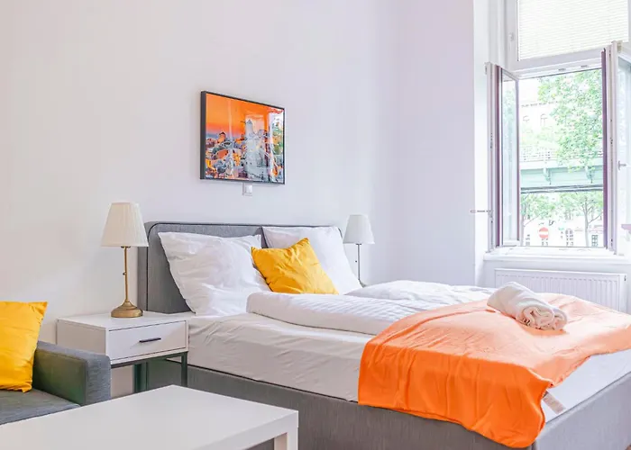 Apartment Cozy 2br With Tv & Netflix, Steps From Akh