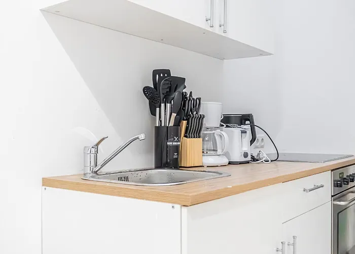 Cozy 2br With Tv & Netflix, Steps From Akh Apartman