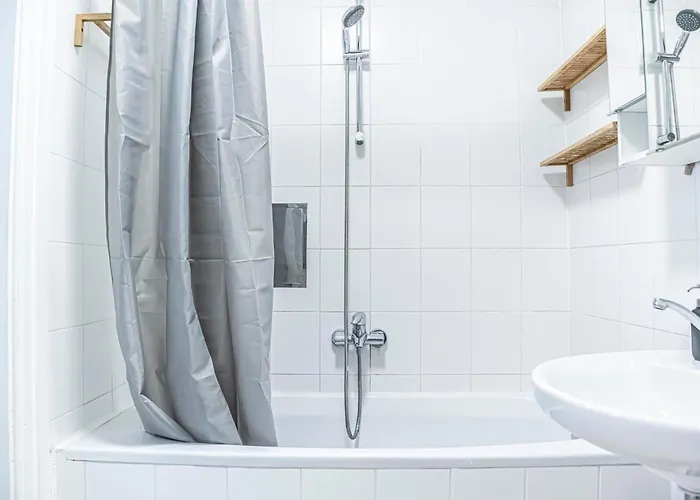 Apartment Cozy 2br With Tv & Netflix, Steps From Akh Vienna