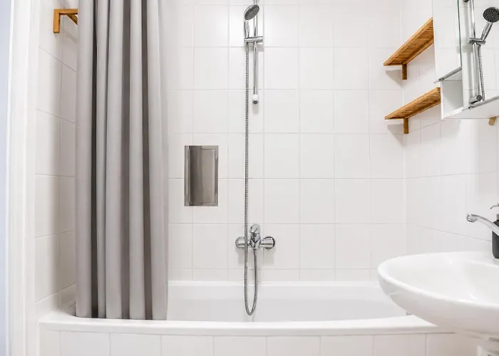 Cozy 2br With Tv & Netflix, Steps From Akh Appartement