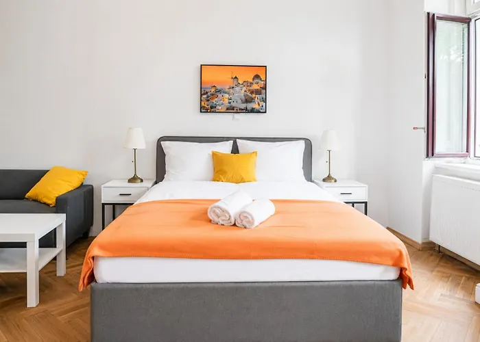 Cozy 2br With Tv & Netflix, Steps From Akh Apartman *