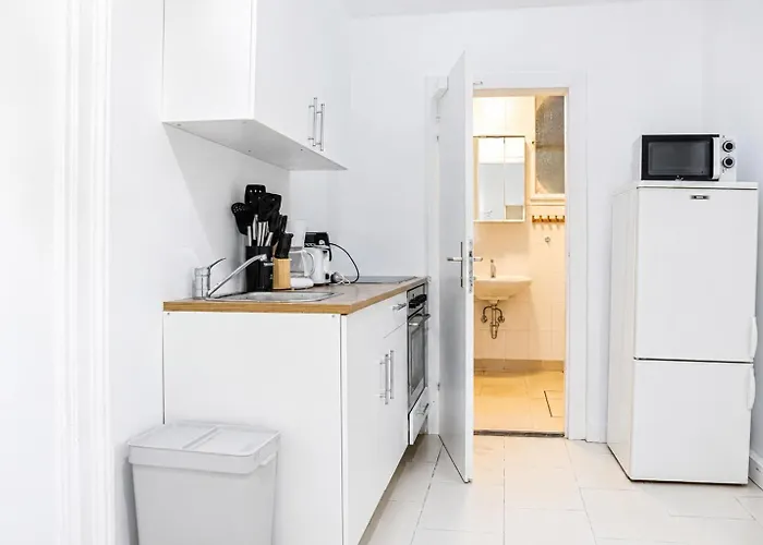 Cozy 2br With Tv & Netflix, Steps From Akh Bécs