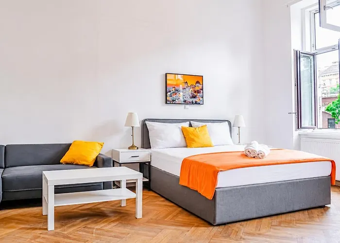 Cozy 2br With Tv & Netflix, Steps From Akh * Bécs