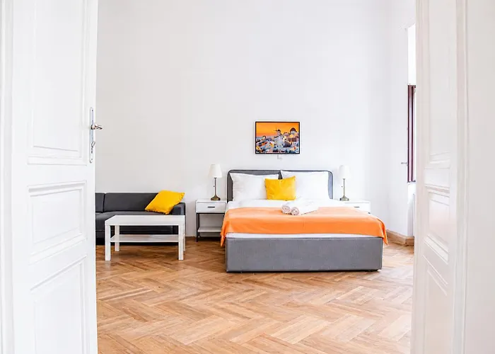 Apartman Cozy 2br With Tv & Netflix, Steps From Akh