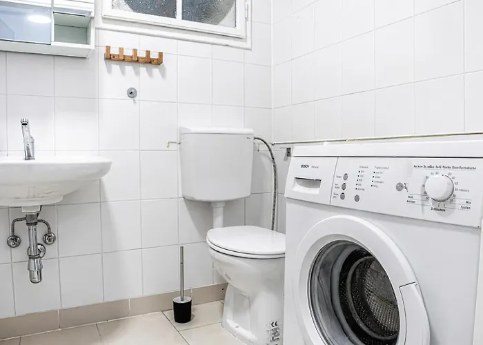 Cozy 2br With Tv & Netflix, Steps From Akh Appartement *