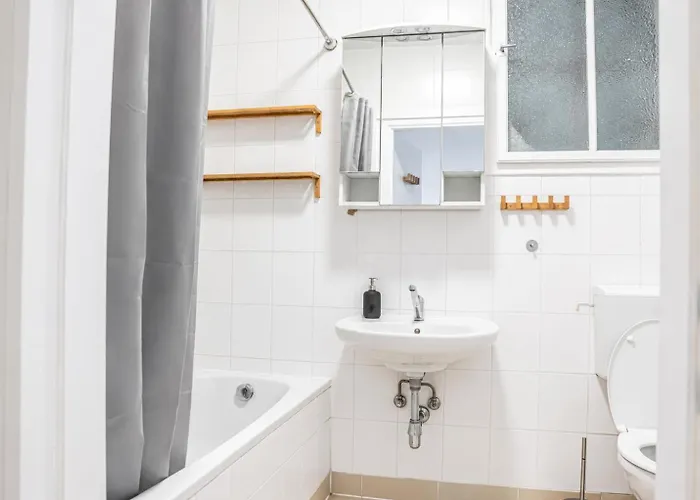 Cozy 2br With Tv & Netflix, Steps From Akh Vienne